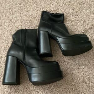 Women’s Steve Madden platform moto ankle boots leather black size 10 heels